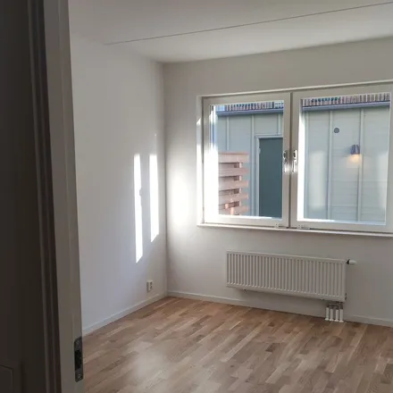 Rent this 3 bed apartment on Stridsvagnsvägen in 291 39 Kristianstads kommun, Sweden