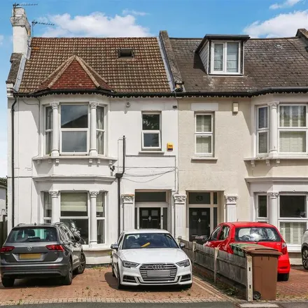 Image 5 - Lynton Court, Cedar Road, London, SM2 5DJ, United Kingdom - Duplex for rent