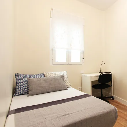 Rent this 4 bed room on Madrid in Nave trapecio, Calle de Embajadores