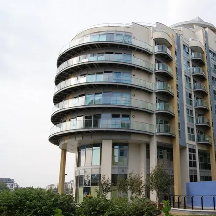 Rent this 1 bed apartment on Altura Tower in Bridges Court, London