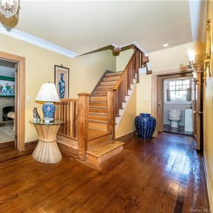 Image 2 - 150 Hamilton Avenue, Rochelle Heights, City of New Rochelle, NY 10801, USA - House for sale