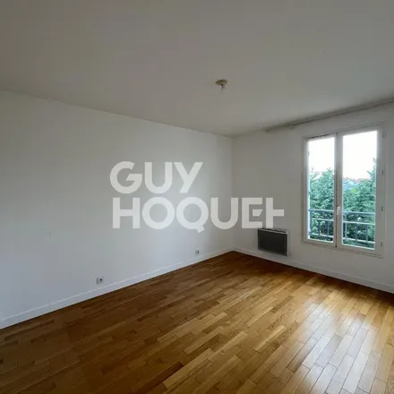 Rent this 3 bed apartment on 120 Boulevard de la République in 78400 Chatou, France