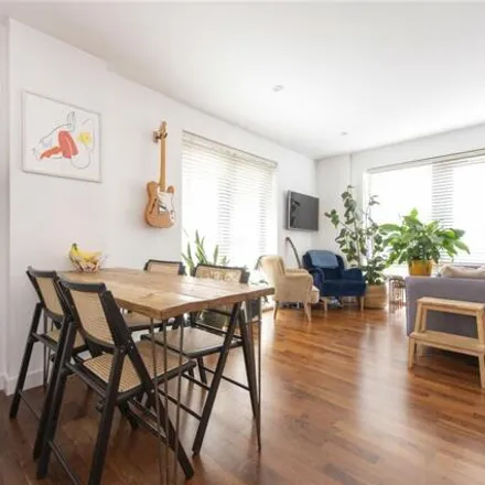 Buy this 1 bed apartment on Richmond Road in De Beauvoir Town, London