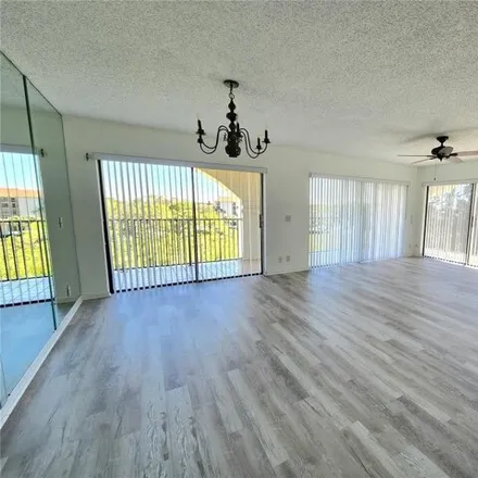 Image 9 - 498 Mariner Drive, Tarpon Springs, FL 34689, USA - Condo for sale