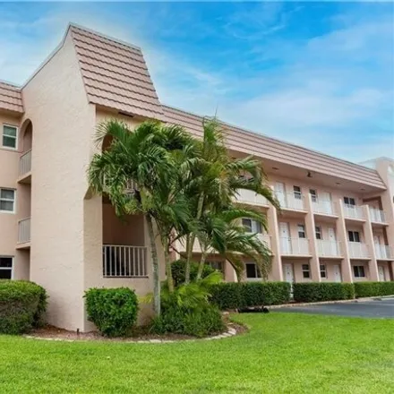 Rent this 2 bed condo on Quail Run Golf Club in Hummingbird Lane, Collier County