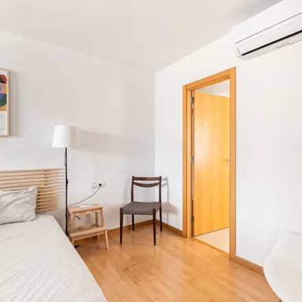 Image 8 - Carrer del Cinca, 20, 08030 Barcelona, Spain - Apartment for rent