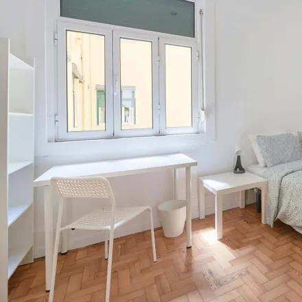 Rent this 16 bed room on Pastelaria Parque in Rua Sampaio e Pina, 1070-051 Lisbon