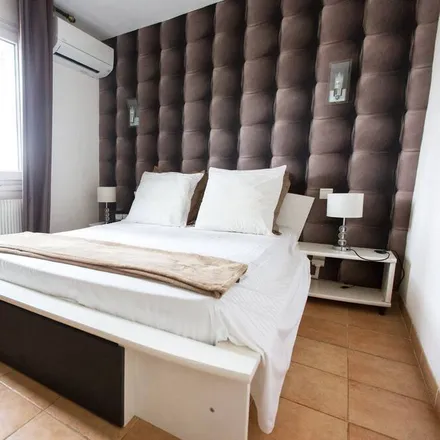 Rent this 4 bed house on Grau d'Agde in Quai Henri Courpouron, 34300 Agde
