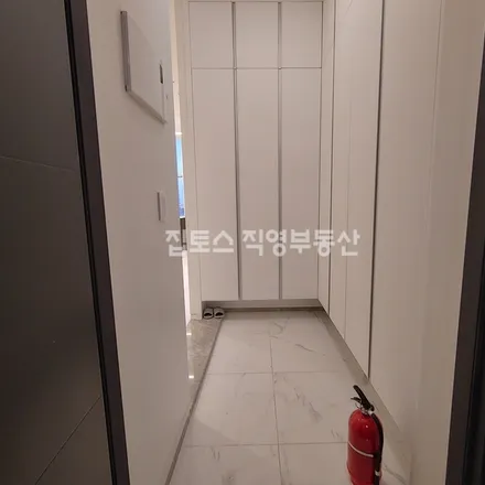 Rent this 1 bed apartment on 서울특별시 강남구 삼성동 90