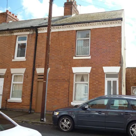 Rent this 3 bed townhouse on Shree Sanatan Mandir in Weymouth Street, Leicester