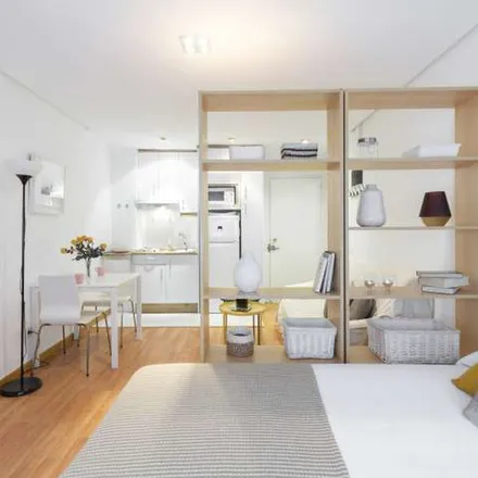 Image 6 - Madrid, La Saeta, Calle de Lagasca, 28001 Madrid - Apartment for rent