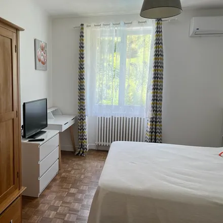Rent this 2 bed apartment on Gite Excellent Sarlat in Rue Sylvia Montfort, 24200 Sarlat-la-Canéda