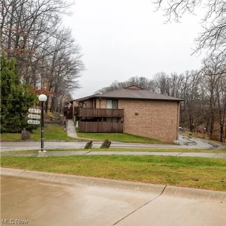 Image 5 - 6972 West Fitzwater Road, Brecksville, OH 44141, USA - Condo for sale