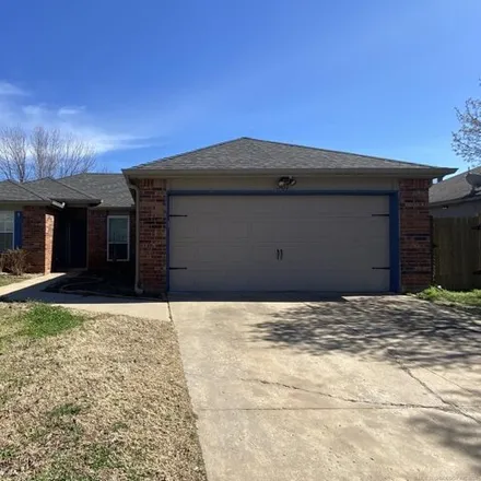 Rent this 3 bed house on 339 North Jennifer Street in Catoosa, Rogers County