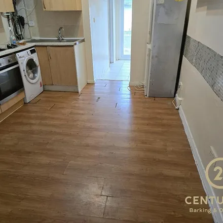 Image 5 - Stokes Road, London, E6 3SS, United Kingdom - Townhouse for rent