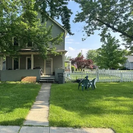 Buy this 3 bed house on 691 West Center Street in Ottawa, IL 61350