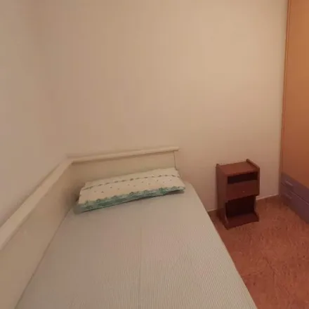 Rent this 3 bed room on Gran Via de les Corts Catalanes in 810, 08013 Barcelona