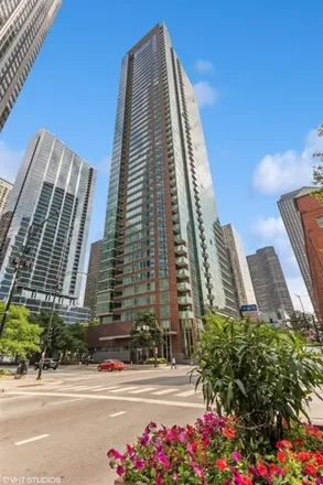Rent this 1 bed condo on Parkview West in 400 East Illinois Street, Chicago