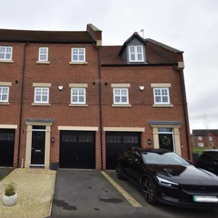 Buy this 3 bed townhouse on King Crescent North in Woodthorpe, LE11 2XG