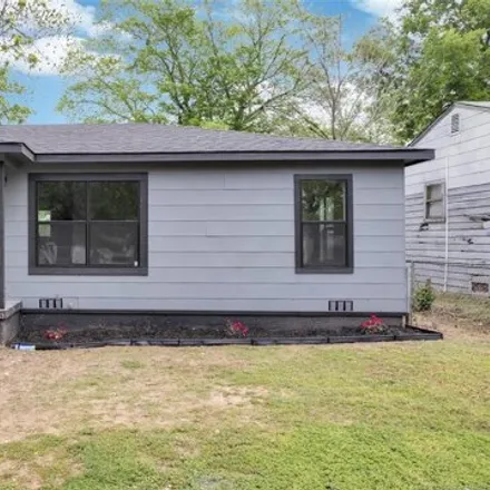 Buy this 3 bed house on 1118 Douglas Street Southeast in Ardmore, OK 73401