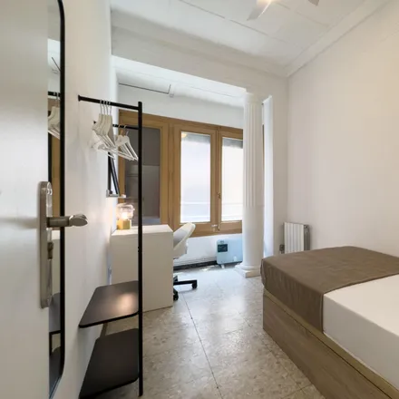 Rent this 7 bed room on Carrer de les Jonqueres in 4, 08003 Barcelona