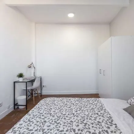 Rent this 6 bed apartment on Madrid in Calle del Príncipe, 12