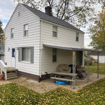 Buy this 2 bed house on 900 Milford Place Northeast in Stark County, OH 44714