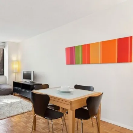Image 1 - The Highpoint, 250 East 40th Street, New York, NY 10016, USA - Condo for sale