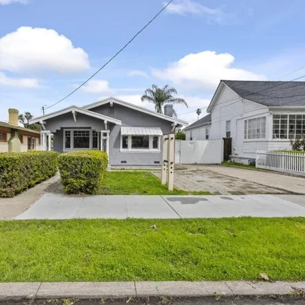 Buy this 5 bed house on 416 North 17th Street in San Jose, CA 95112