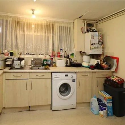 Image 2 - Boundary Road, Horsell, GU21 5BU, United Kingdom - Apartment for sale