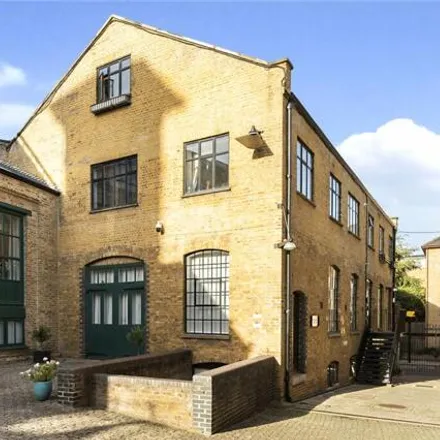 Image 2 - Riverway House, 260 Westferry Road, Millwall, London, E14 3AG, United Kingdom - Apartment for sale