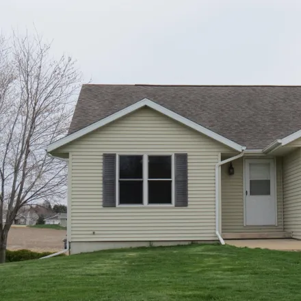 Buy this 2 bed house on 721 West Farmland Drive in Maquoketa, IA 52060