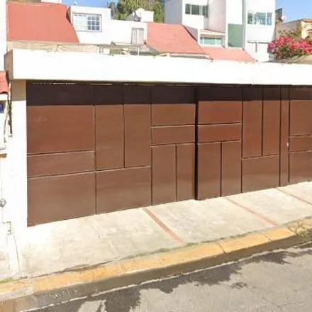 Buy this 4 bed house on Calle Paseo de Tullerias 207 in Colonia Lomas Verdes 3ra Sección, 53120 Lomas Verdes