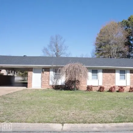 Buy this studio house on 1387 Oak Meadow Drive in Paragould, AR 72450