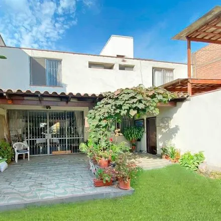 Buy this 6 bed house on Calle Alameda del Lucero in Santiago de Surco, Lima Metropolitan Area 15039