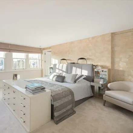Image 8 - Grosvenor Crescent Mews, London, SW1X 7EU, United Kingdom - Apartment for rent