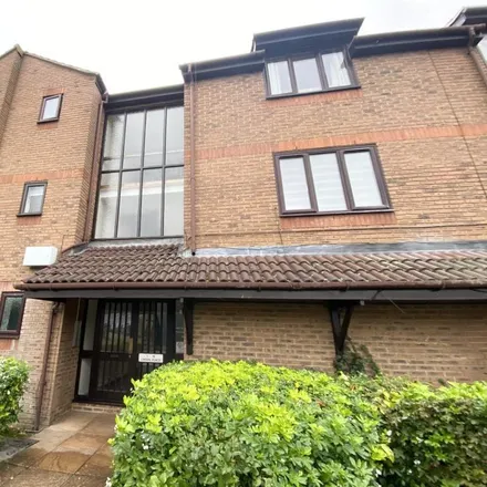 Rent this 1 bed apartment on Angel Nails in London Road, Spelthorne