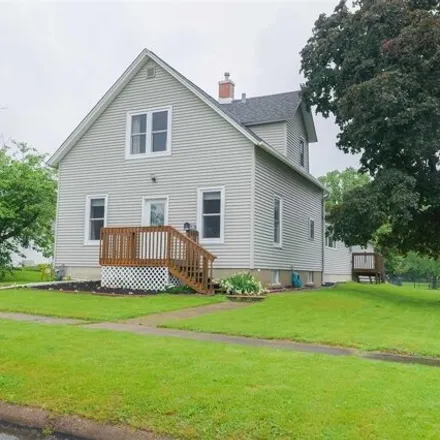 Buy this 5 bed house on 2336 Vogt Street in Burlington, IA 52601