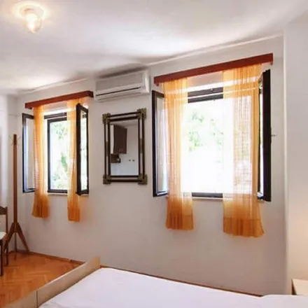 Rent this studio apartment on 21420 Općina Bol
