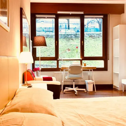 Rent this 4 bed apartment on Calle Uribitarte / Uribitarte kalea in 24, 48001 Bilbao