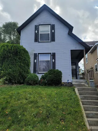 Buy this 2 bed house on 520 Woodlawn Street Southeast in Grand Rapids, MI 49507