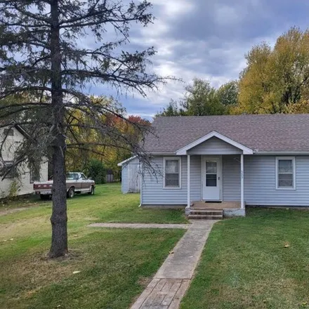 Buy this 3 bed house on 503 South Main Street in Mountain Grove, MO 65711