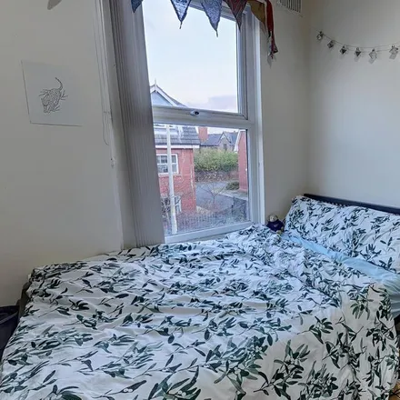 Rent this 6 bed townhouse on Lidderdale Road in Liverpool, L15 3JG