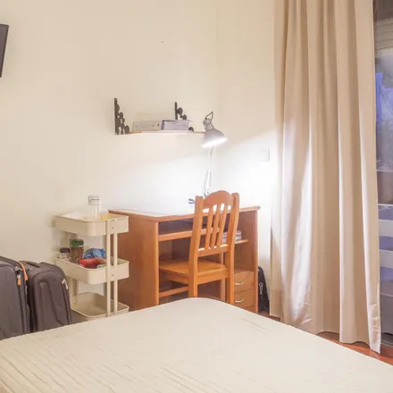 Rent this 6 bed room on Rua do Doutor Manuel Laranjeira 78 in 72, 4200-098 Porto