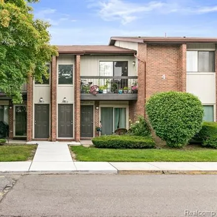 Buy this 3 bed condo on Pond View Circle in Livonia, MI 48152