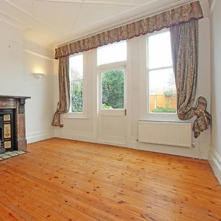 Rent this 4 bed townhouse on Hotham Road in London, SW15 1QB