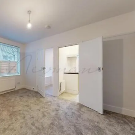 Image 7 - Westmoreland Avenue, Squirrels Heath Lane, London, RM11 2EA, United Kingdom - Apartment for rent