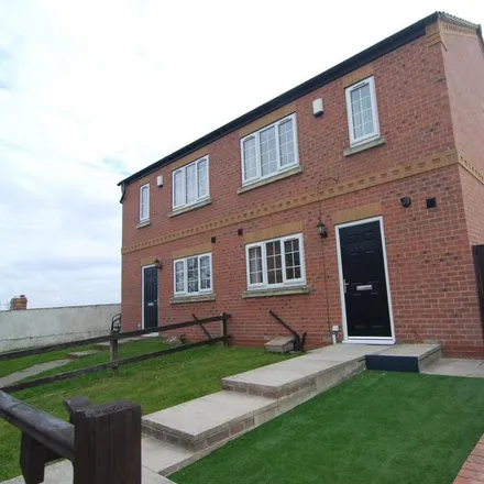 Rent this 3 bed duplex on Highstone View in Barnsley, S70 4FD