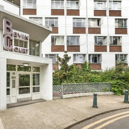 Image 9 - Bevin Court, Bevin Way, London, WC1X 9HD, United Kingdom - Apartment for sale