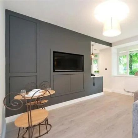 Image 1 - Wellesley Court, Abercorn Place, London, NW8 9XU, United Kingdom - Apartment for sale